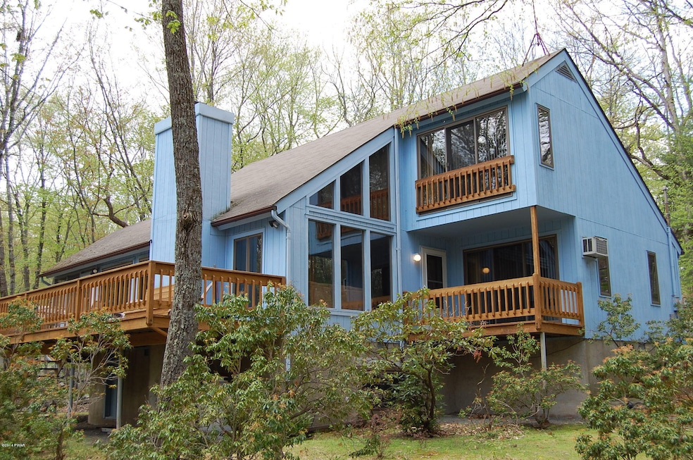 805 Whipple Tree Ct E, Lords Valley, PA 18428 - photo 1