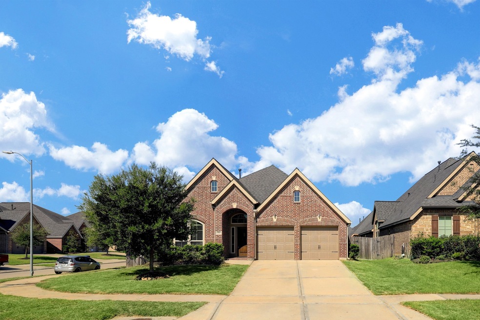 1811 Majestic Falls Ln, Richmond, TX 77469 - photo 1