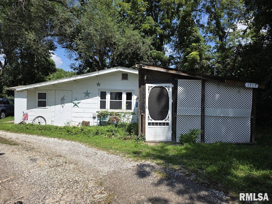 1717 N 4th St, Quincy, IL 62301 - photo 1