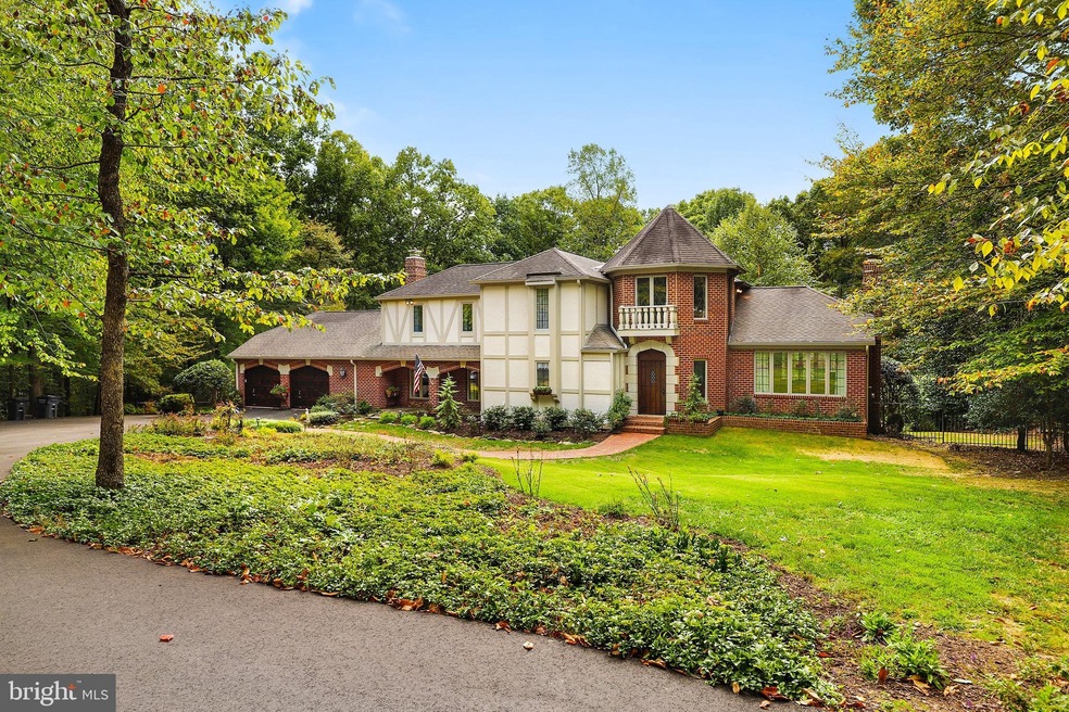 8911 Swift Creek Rd, Fairfax Station, VA 22039 - photo 1