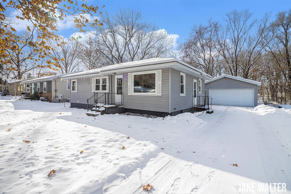 3235 Gladiola Ave SW, Wyoming, MI 49519 - photo 1