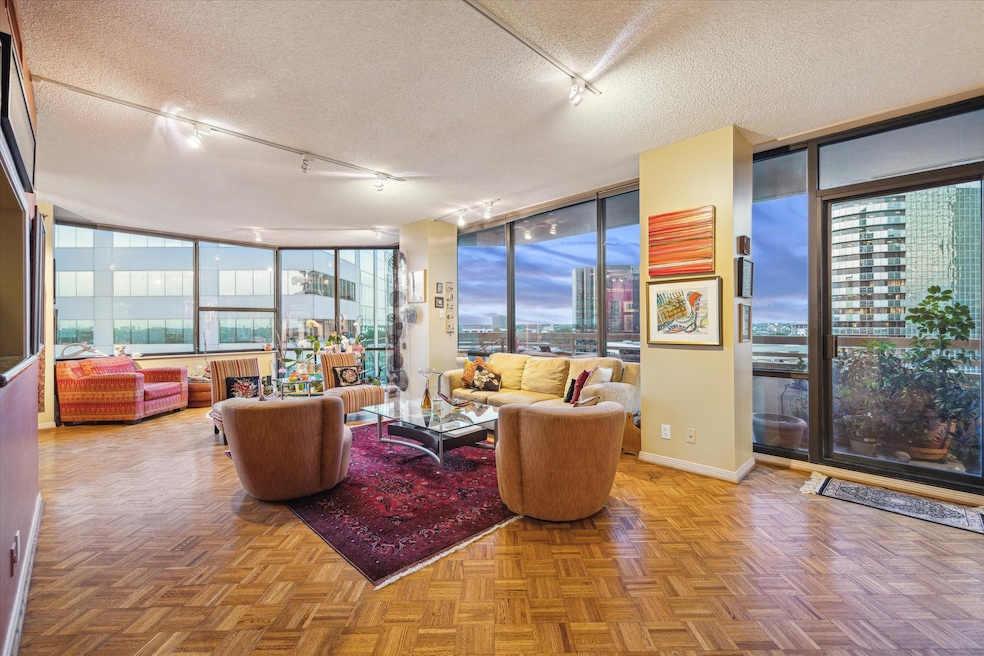 Welcome to 14 Greenway Plaza #9R where stunning ci