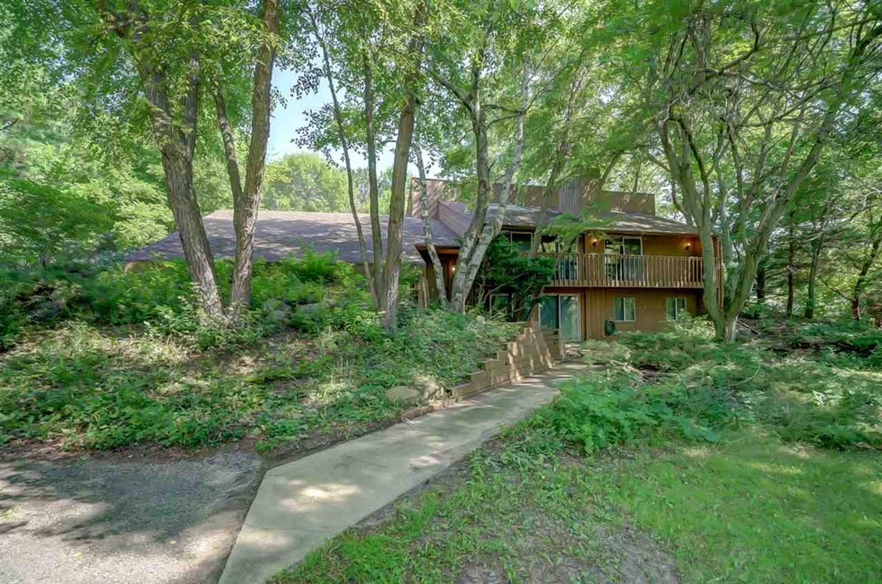 5662 Vineyard Rd, Fitchburg, WI 53575 - photo 1