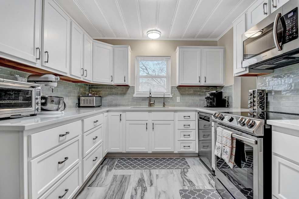 55 Castle Dr, Pottsboro, TX 75076 - photo 1