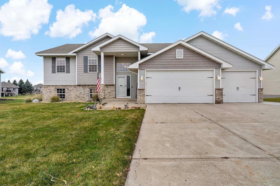 981 Farmers Ridge Trail, Belle Plaine, MN 56011 - photo 1