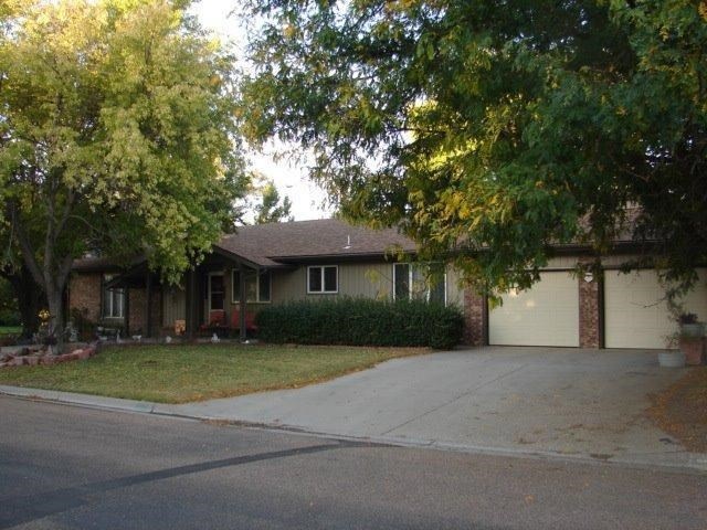 1409 S Jefferson St, Hugoton, KS 67951 - photo 1