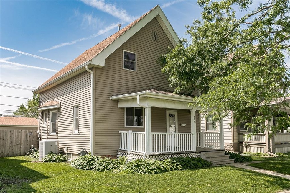 827 F Ave NW, Cedar Rapids, IA 52405 - photo 1