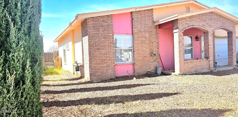 613 Desierto Bonito St, Horizon City, TX 79928 - photo 1