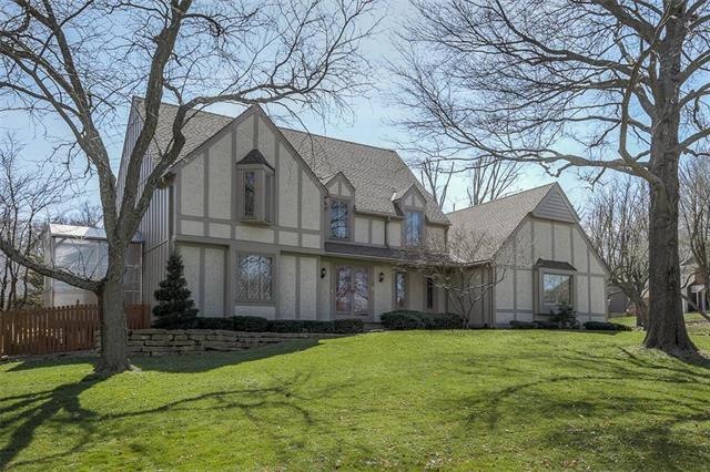 FRONT OF HOME, SIDE ENTRY GARAGE, GREENHOUSE ON EA
