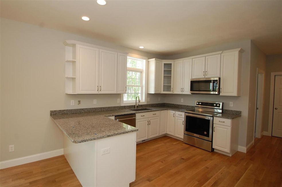 15 Colleen Cir unit 70, Hooksett, NH 03106 - photo 1