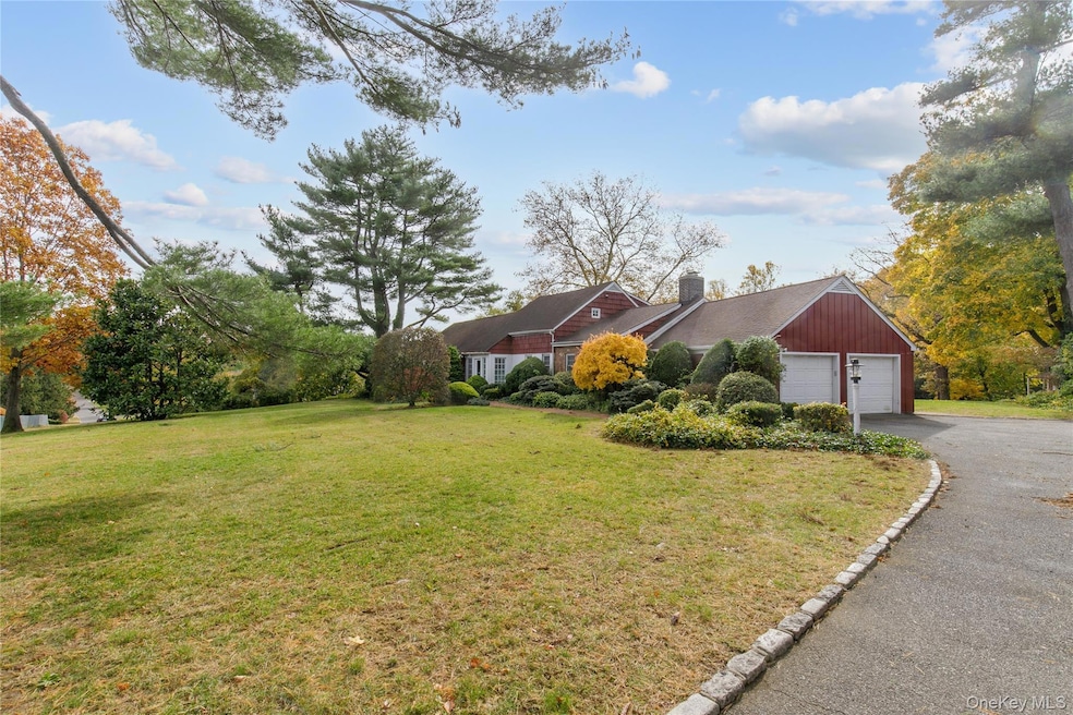 18 Lighthouse Rd, Great Neck, NY 11024 - photo 1