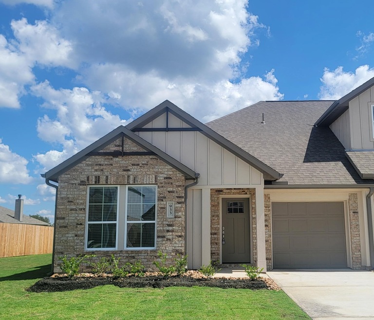 933 Tillman Ln, East Bernard, TX 77435 - photo 1