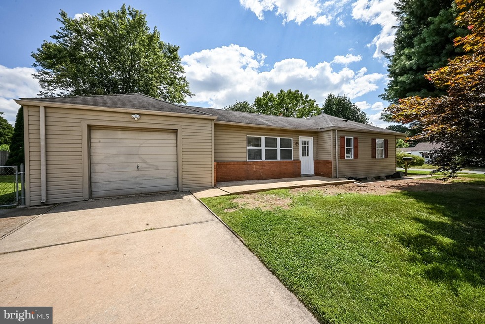 717 Woodsedge Rd, Wilmington, DE 19804 - photo 1