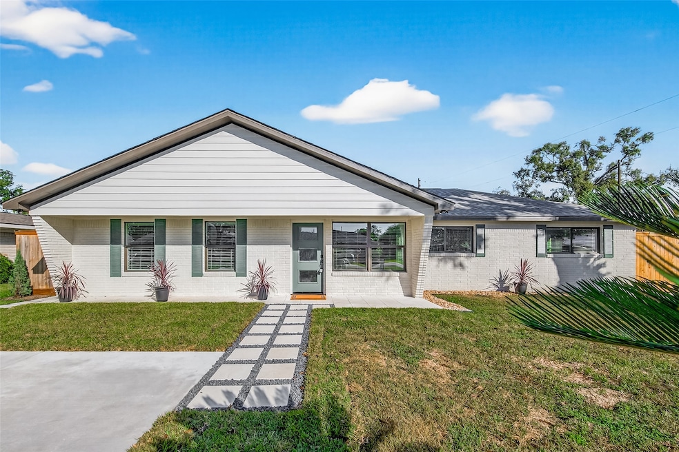 9242 Autauga St, Houston, TX 77080 - photo 1