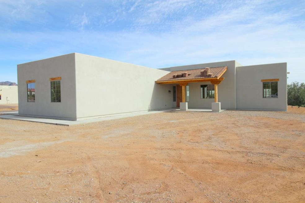 New Santa Fe, 2334 sqft