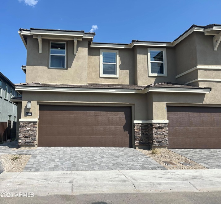 5852 E Covey Ln, Phoenix, AZ 85054 - photo 1