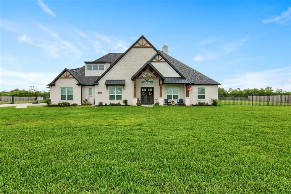 Welcome to 4903 Dutton Lake Drive