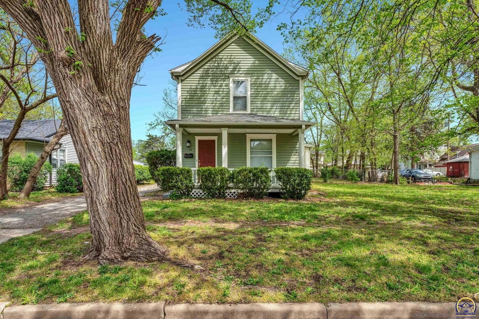 1154 SW Wayne Ave, Topeka, KS 66604 - photo 1