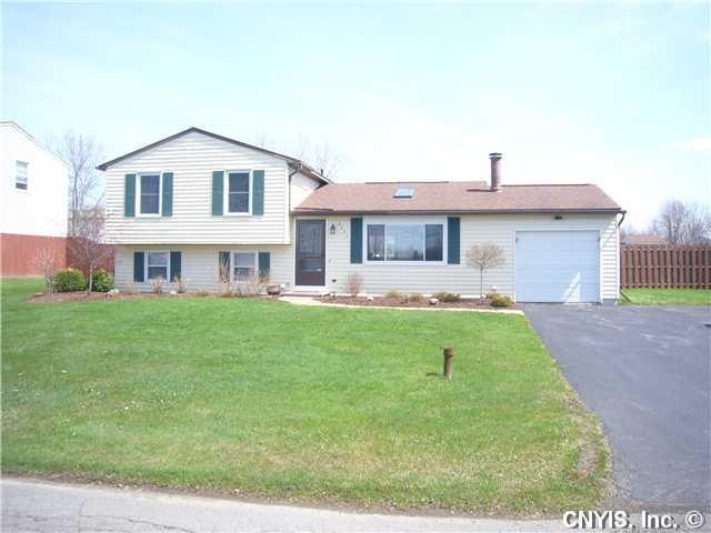 Exterior Front Vinyl siding and meticulous landsca