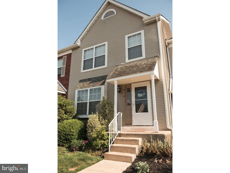 814 Treetop Ln, Norristown, PA 19403 - photo 1