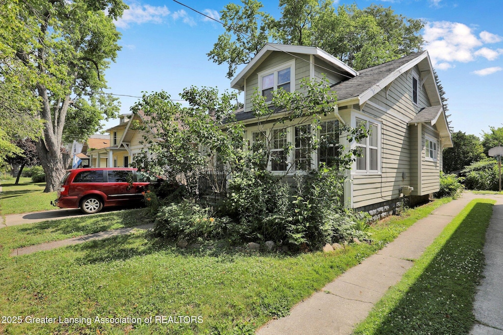 422 N Magnolia Ave, Lansing, MI 48912 - photo 1