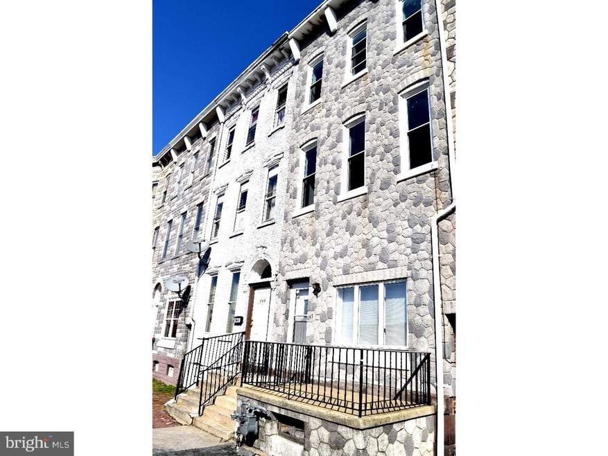 647 N 9th St, Reading, PA 19604 - photo 1