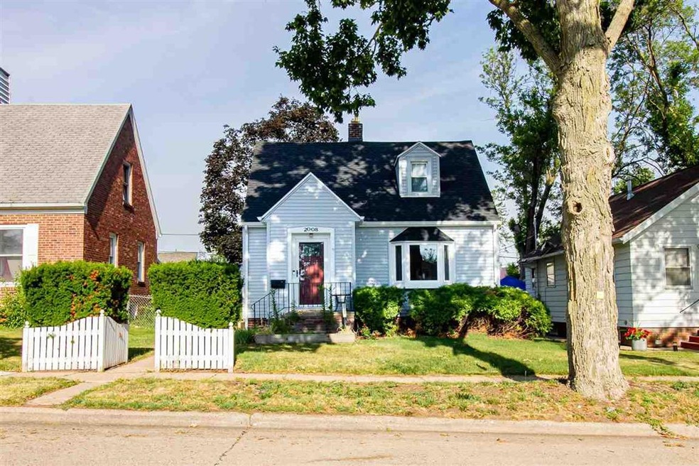 2008 Mallory St SW, Cedar Rapids, IA 52404 - photo 1