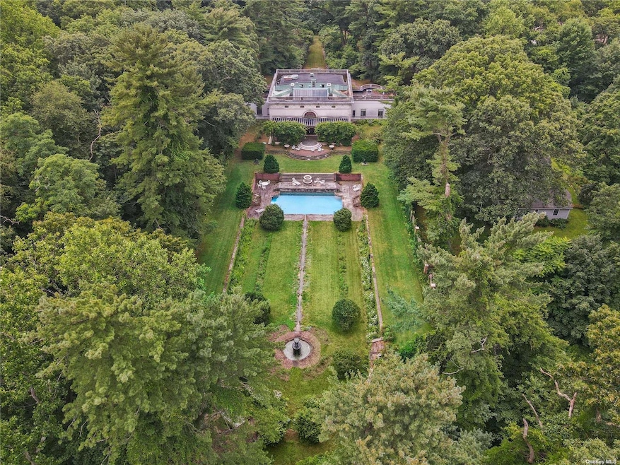 - Wheatley Rd, Old Westbury, NY 11568 - photo 1