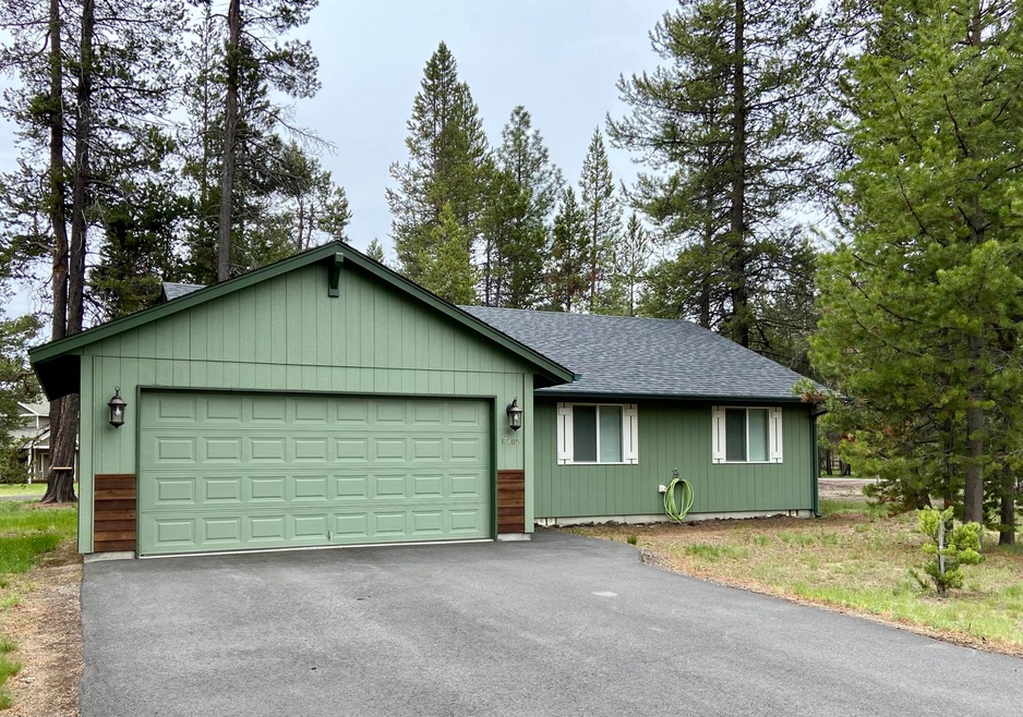 17205 Kingsburg Rd, Bend, OR 97707 - photo 1
