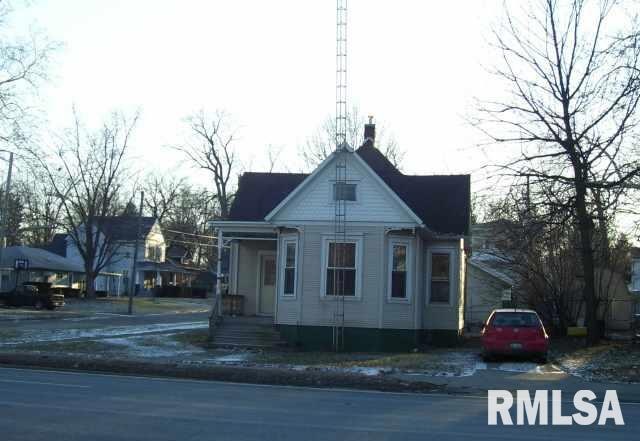 131 Keokuk St, Lincoln, IL 62656 - photo 1
