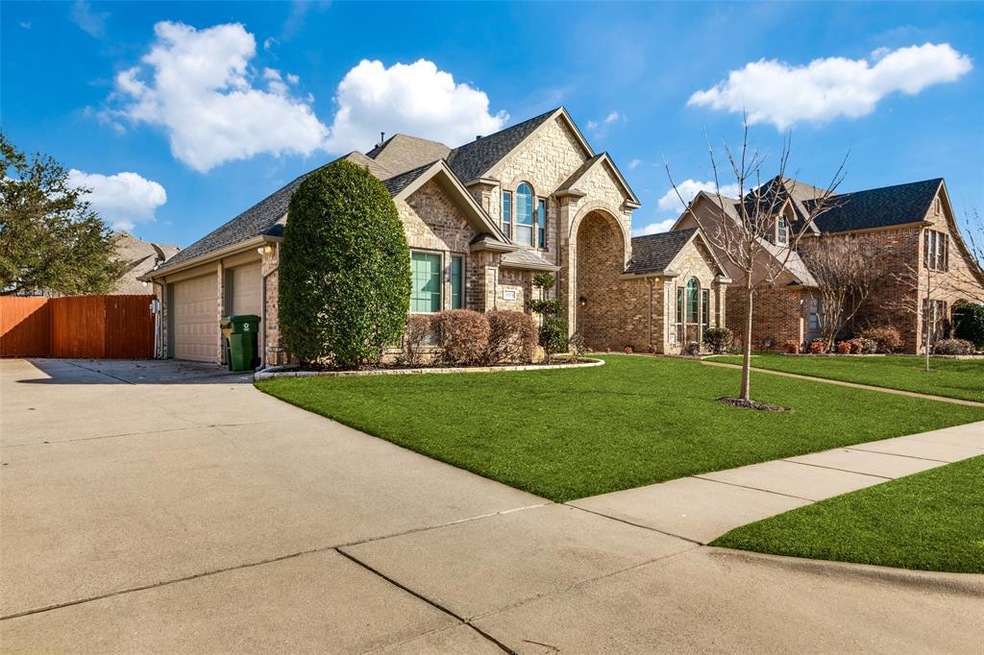 8104 Kentwood Dr, North Richland Hills, TX 76182 - photo 1