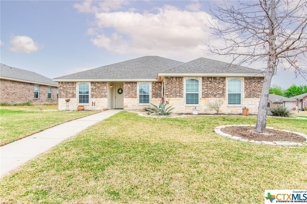 508 Trey, Troy, TX 76579 - photo 1