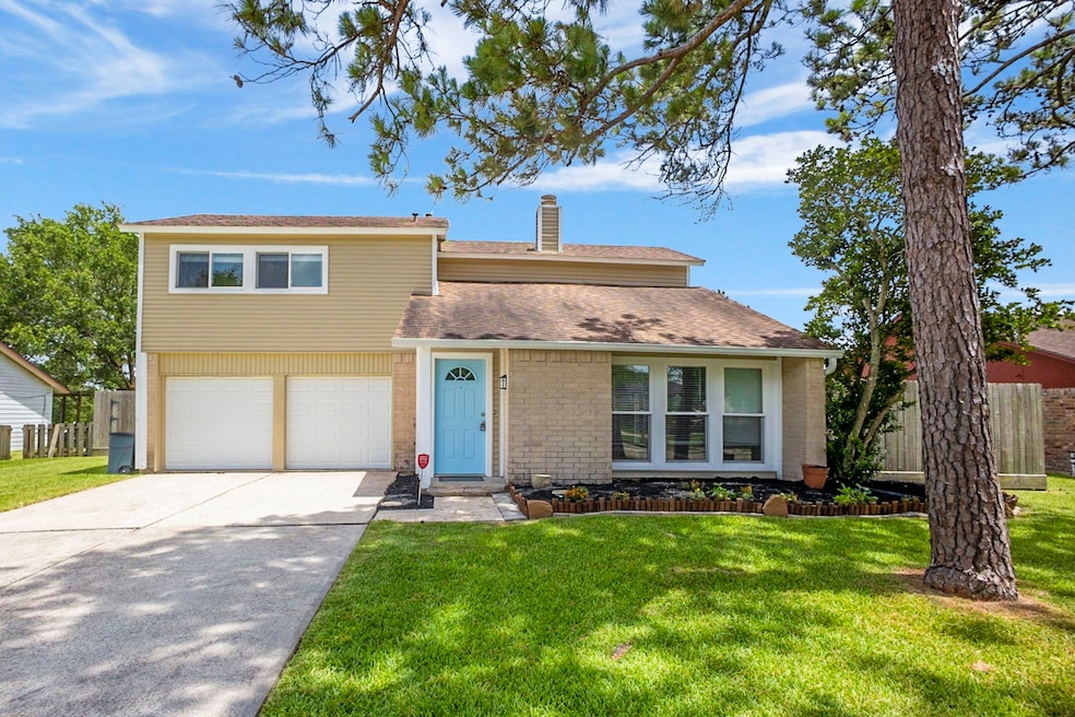 301 E Castle Harbour Dr, Friendswood, TX 77546 - photo 1