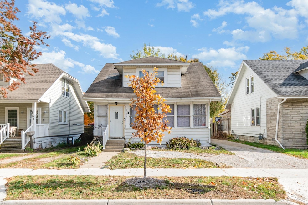 2309 S Pennsylvania Ave, Lansing, MI 48910 - photo 1