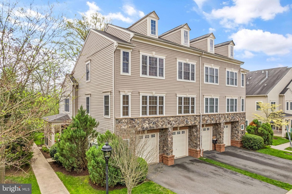 11243 Wortham Crest Cir, Manassas, VA 20109 - photo 1