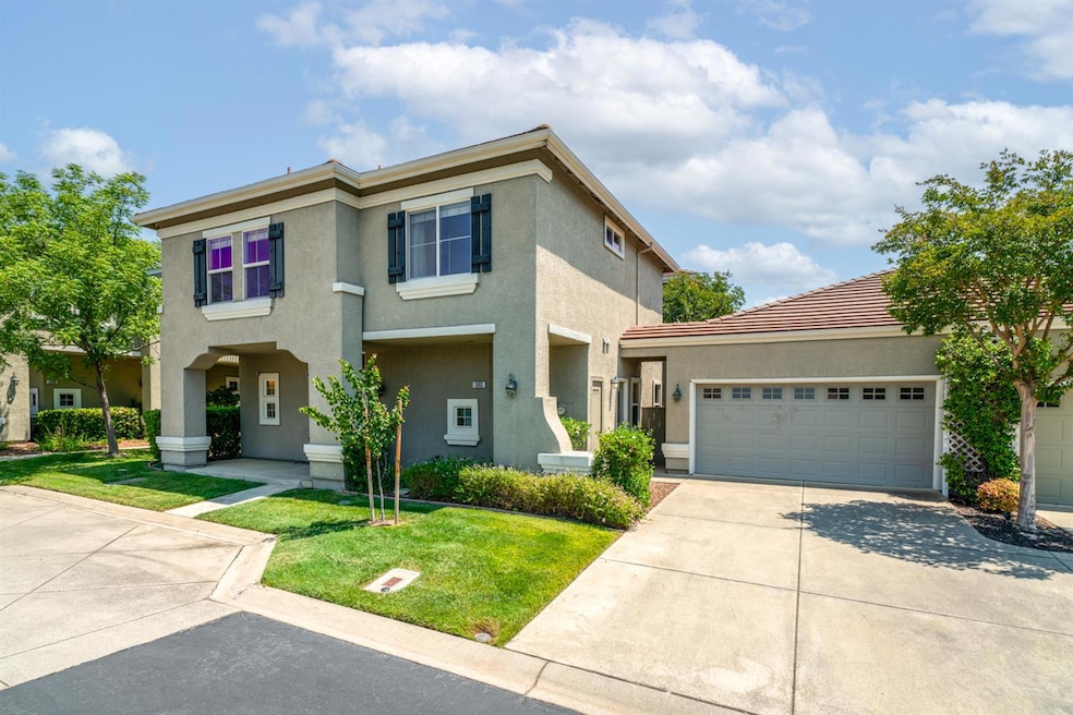 Pending $560,000 • Co-Listing Agent