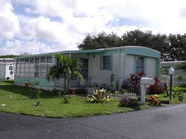 4431 NW 67th Place unit O04, Coconut Creek, FL 33073 - photo 1