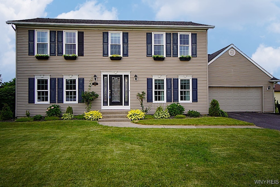 Welcome to 7175 Lenmart dr! Front windows replaced