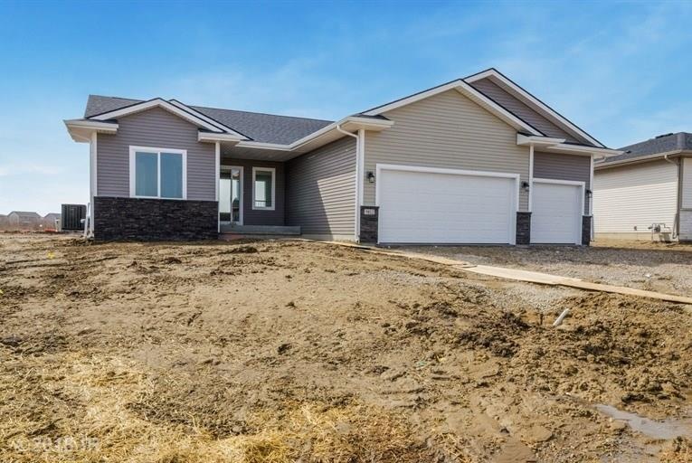9812 Marnewood Dr, Johnston, IA 50131 - photo 1