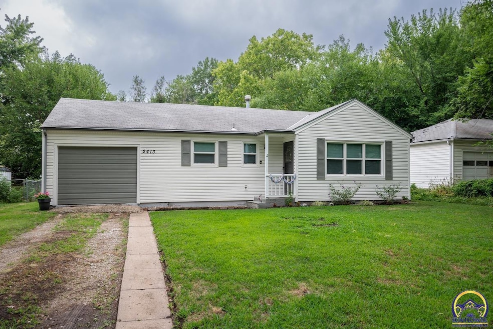 2413 SW Duncan Dr, Topeka, KS 66614 - photo 1