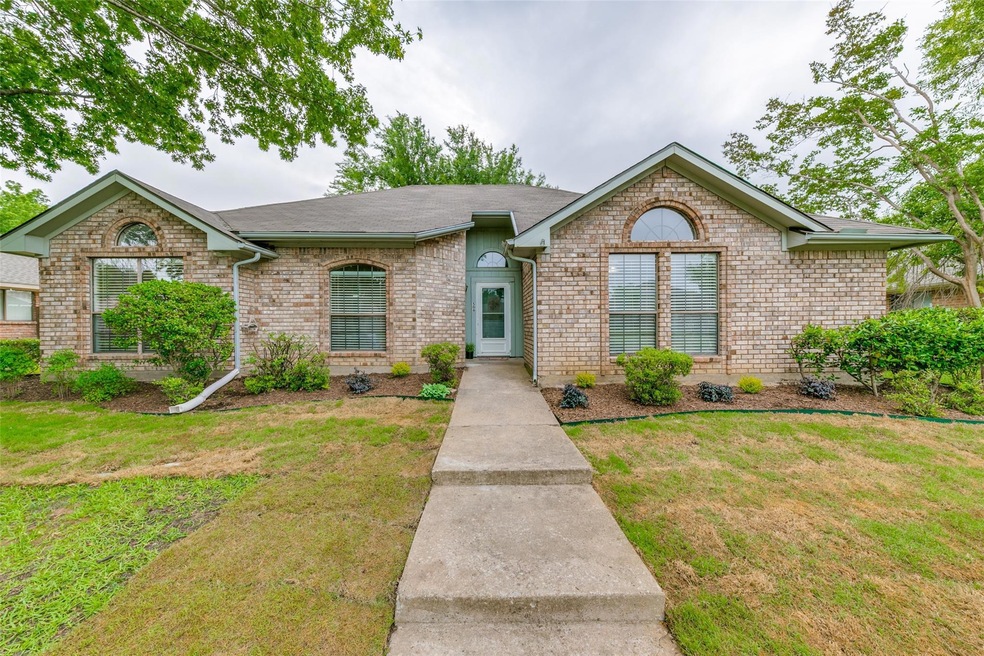 506 N Winding Oaks Dr, Wylie, TX 75098 - photo 1