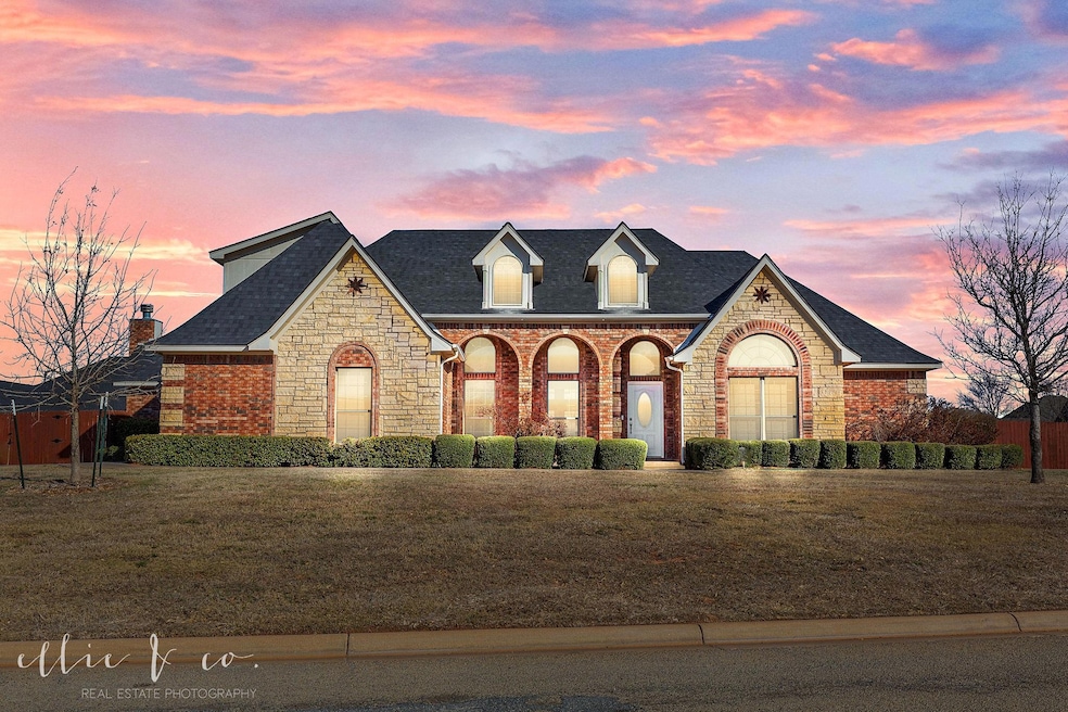 1304 S Saddle Lakes Dr, Abilene, TX 79602 - photo 1