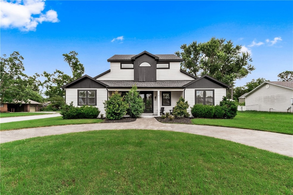 Circle Drive on corner lot