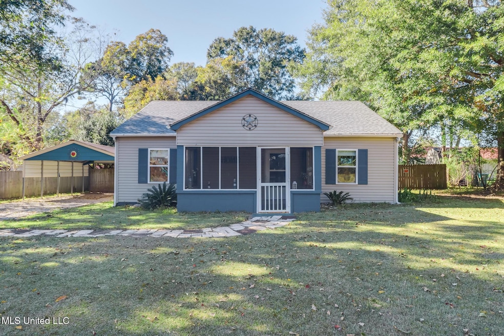 322 Third St N, Wiggins, MS 39577 - photo 1