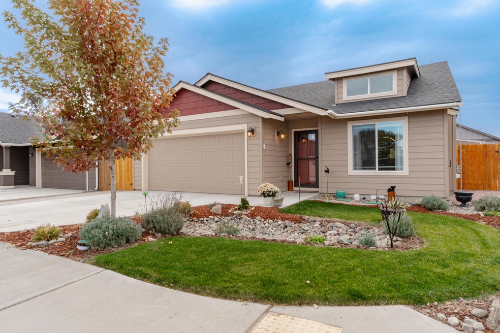 2996HemlockLn-001