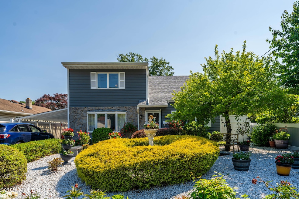 For Sale $685,000 • Co-Listing Agent