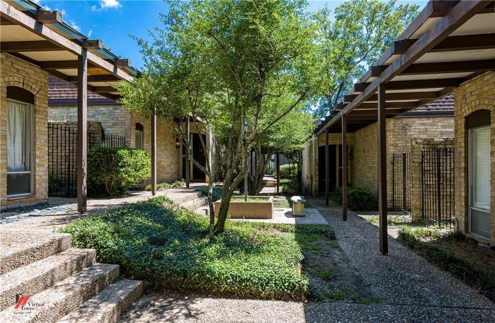 One story South Highlands townhome in immaculate c
