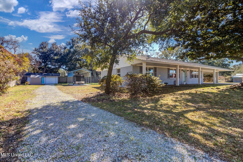 301 E 1st St (61)