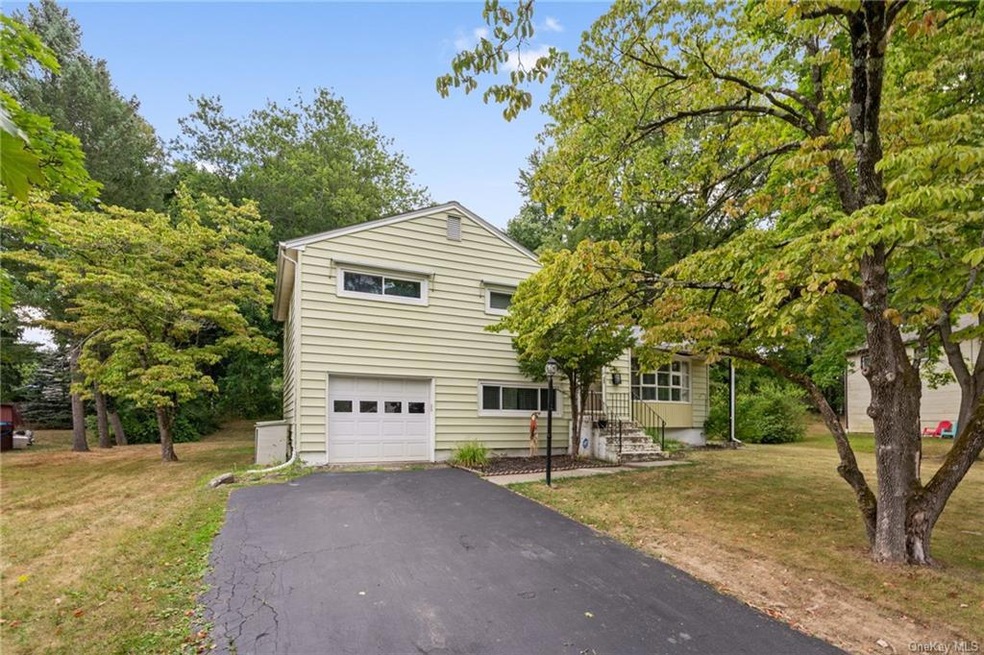 13 Merrick Rd, Poughkeepsie, NY 12603 - photo 1