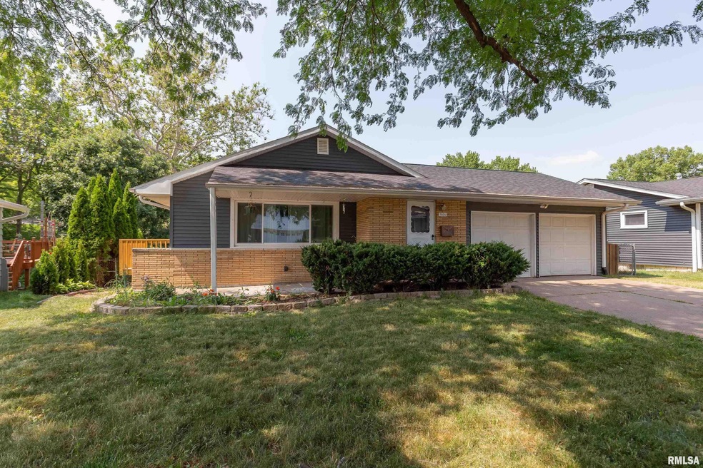 1504 Broadview Dr, Bettendorf, IA 52722 - photo 1